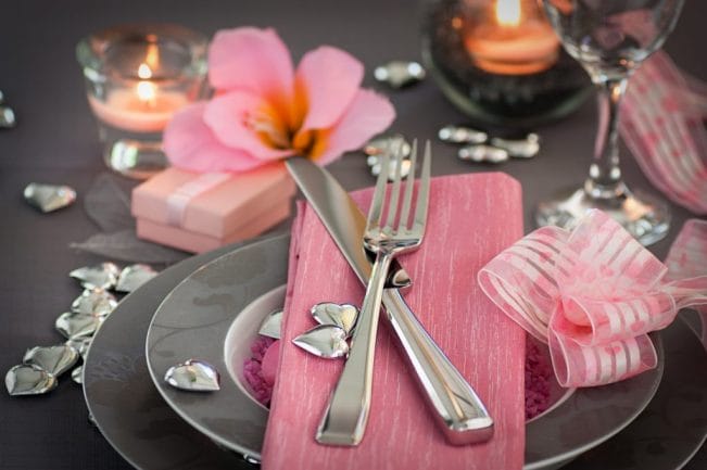 Pink party dinner setting.